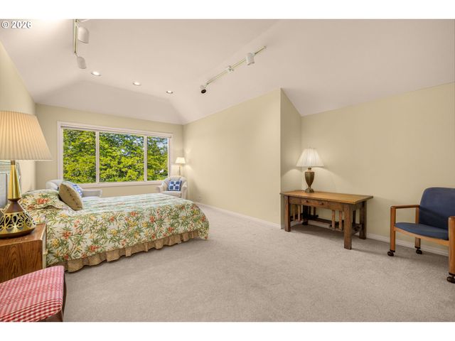 15715 Nw CLAREMONT Dr, Portland, OR 97229