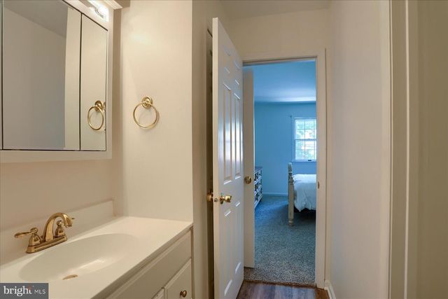 18 FAIRFAX VLG, Harrisburg, PA 17112