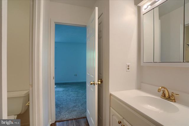18 FAIRFAX VLG, Harrisburg, PA 17112