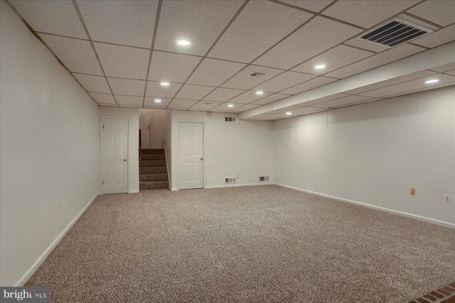18 FAIRFAX VLG, Harrisburg, PA 17112