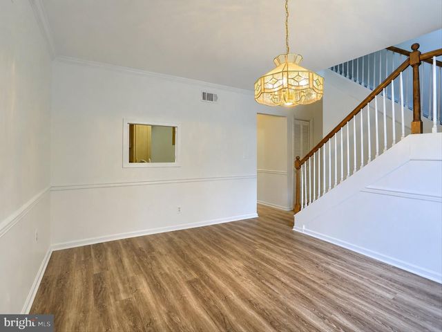 18 FAIRFAX VLG, Harrisburg, PA 17112