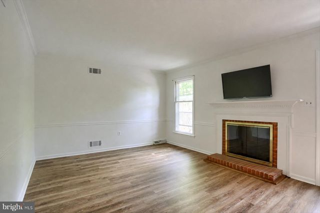 18 FAIRFAX VLG, Harrisburg, PA 17112