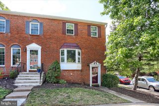 18 FAIRFAX VLG, Harrisburg, PA 17112