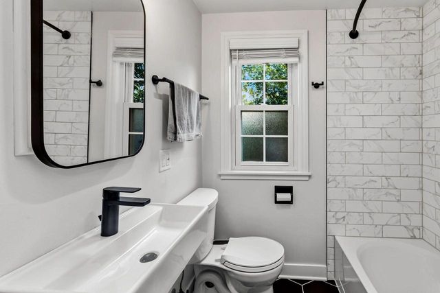 5516 N Kent AVENUE, Whitefish Bay, WI 53217