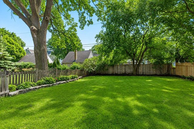 5516 N Kent AVENUE, Whitefish Bay, WI 53217