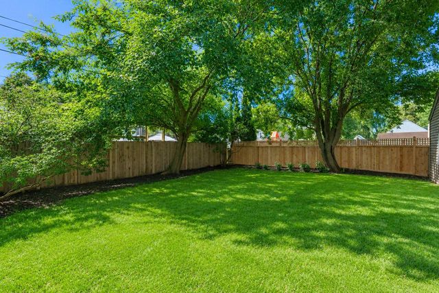 5516 N Kent AVENUE, Whitefish Bay, WI 53217