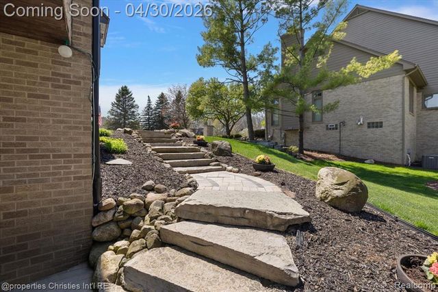 22844 Indianwood Drive, South Lyon, MI 48178