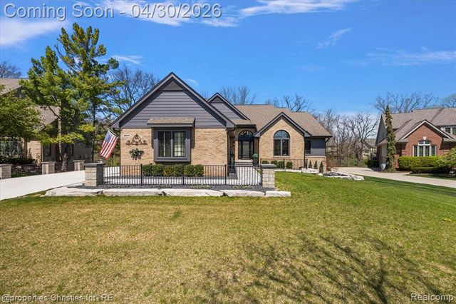 22844 Indianwood Drive, South Lyon, MI 48178