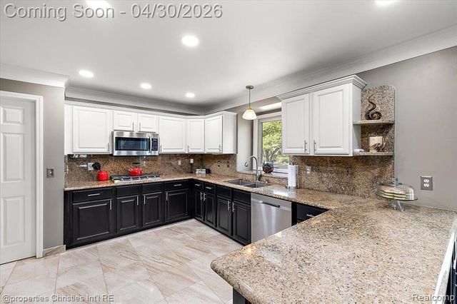 22844 Indianwood Drive, South Lyon, MI 48178