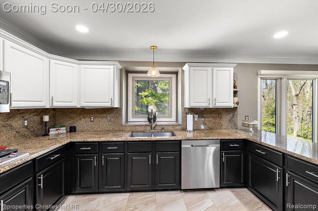 22844 Indianwood Drive, South Lyon, MI 48178