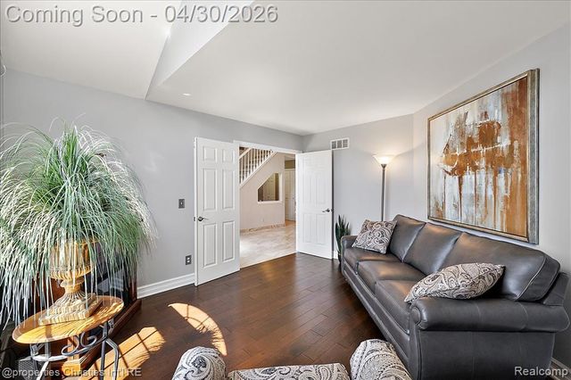22844 Indianwood Drive, South Lyon, MI 48178