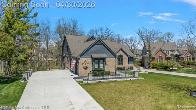 22844 Indianwood Drive, South Lyon, MI 48178