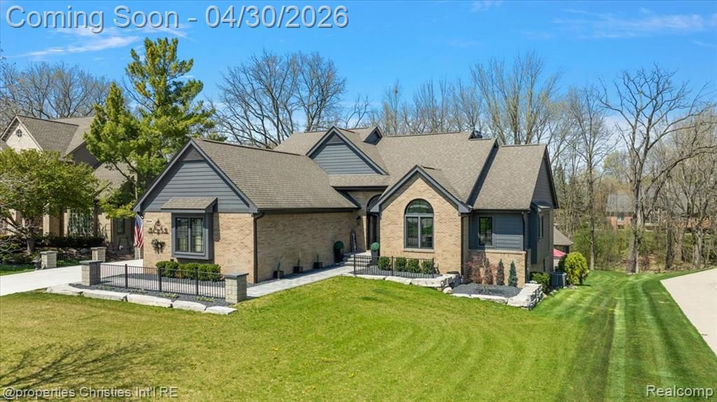 22844 Indianwood Drive, South Lyon, MI 48178