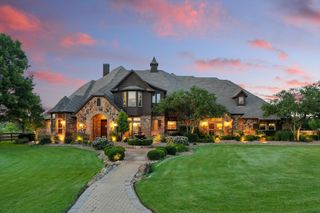 2 Groves Circle, Argyle, TX 76226
