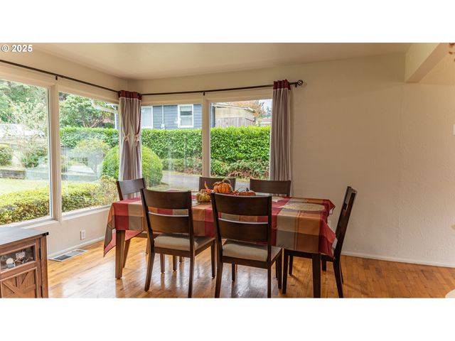 2375 N 14TH St, Coos Bay, OR 97420