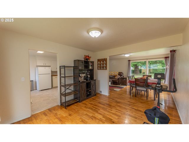 2375 N 14TH St, Coos Bay, OR 97420