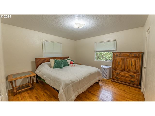 2375 N 14TH St, Coos Bay, OR 97420