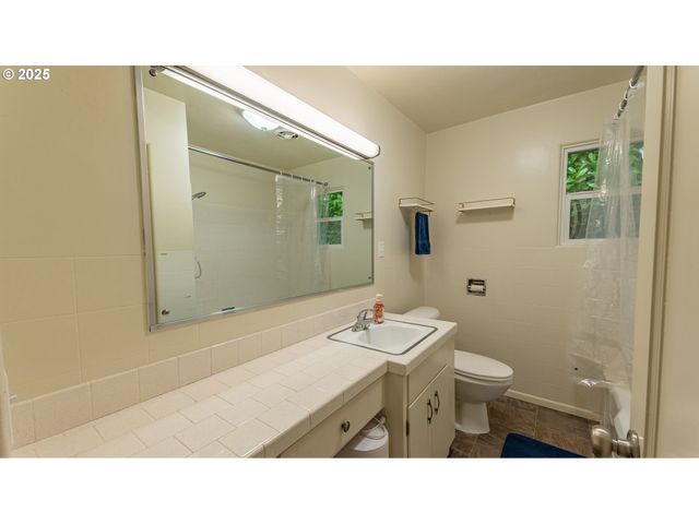 2375 N 14TH St, Coos Bay, OR 97420