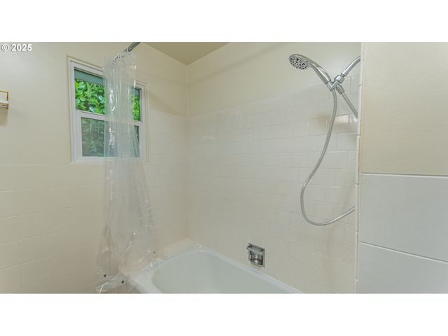 2375 N 14TH St, Coos Bay, OR 97420