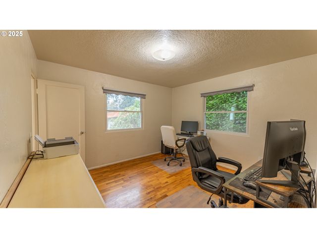 2375 N 14TH St, Coos Bay, OR 97420