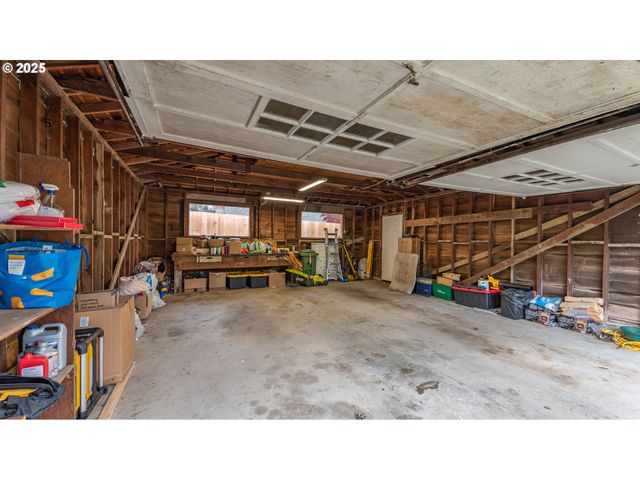 2375 N 14TH St, Coos Bay, OR 97420