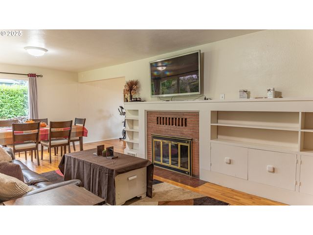 2375 N 14TH St, Coos Bay, OR 97420