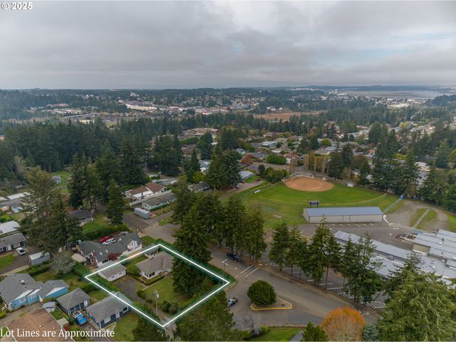 2375 N 14TH St, Coos Bay, OR 97420