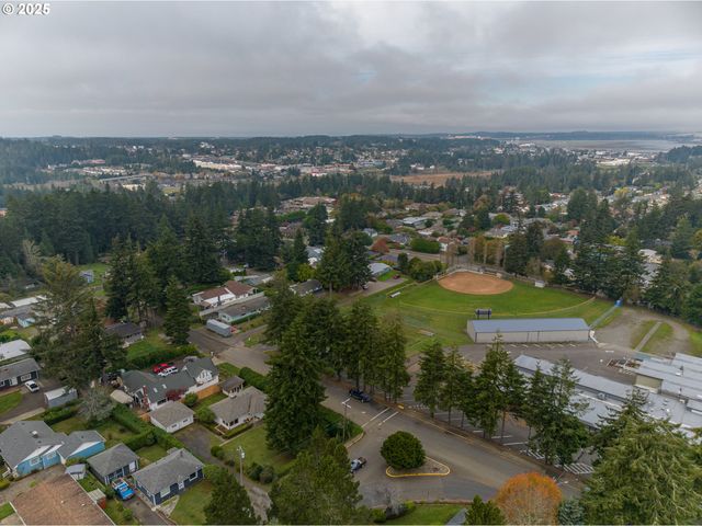 2375 N 14TH St, Coos Bay, OR 97420