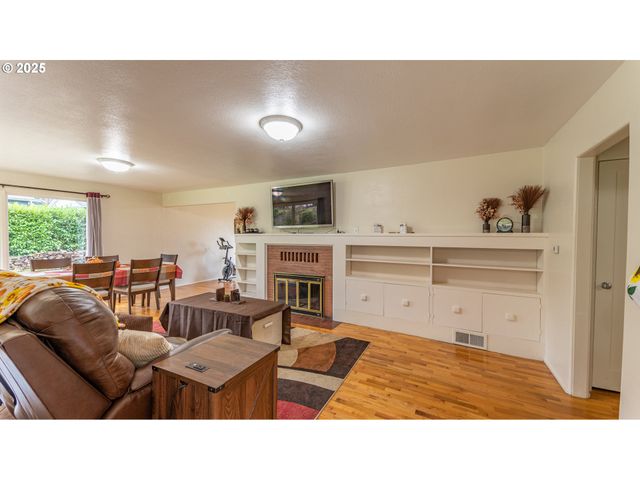 2375 N 14TH St, Coos Bay, OR 97420