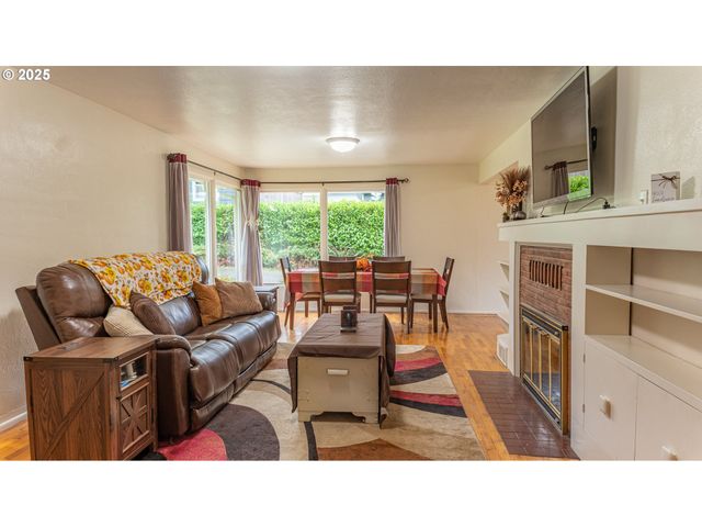 2375 N 14TH St, Coos Bay, OR 97420