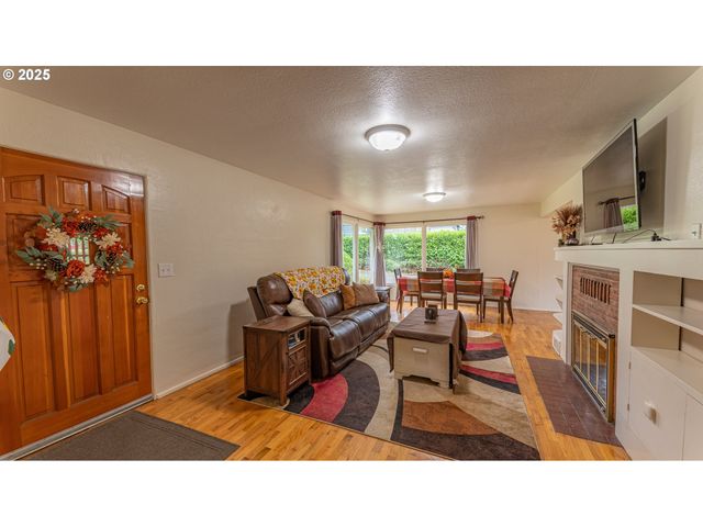 2375 N 14TH St, Coos Bay, OR 97420