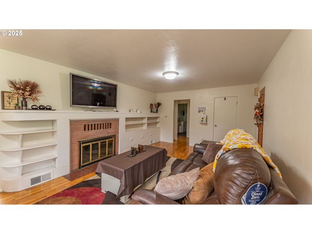 2375 N 14TH St, Coos Bay, OR 97420