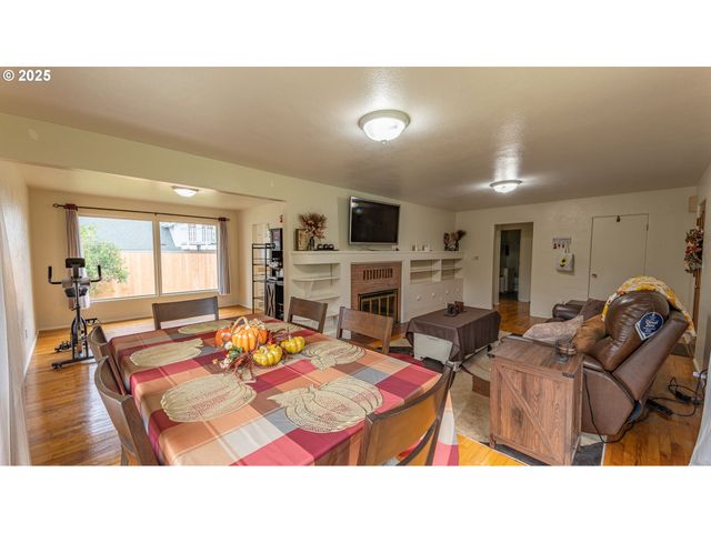 2375 N 14TH St, Coos Bay, OR 97420