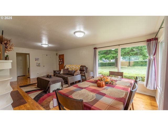 2375 N 14TH St, Coos Bay, OR 97420