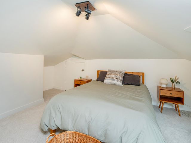 421 Snelling Avenue S, Saint Paul, MN 55105