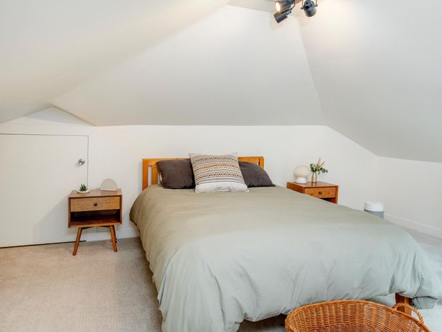 421 Snelling Avenue S, Saint Paul, MN 55105