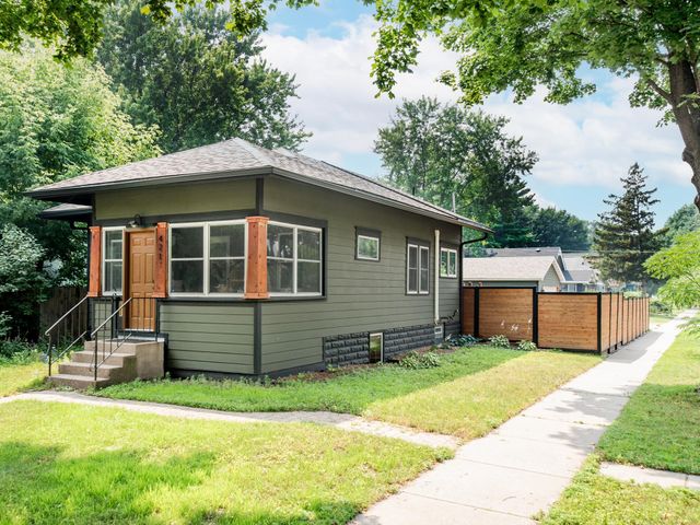 421 Snelling Avenue S, Saint Paul, MN 55105