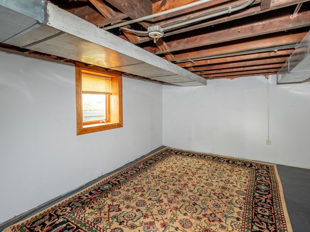 421 Snelling Avenue S, Saint Paul, MN 55105
