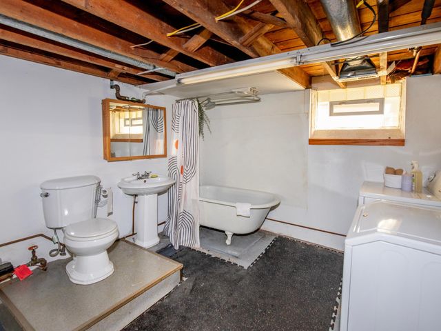 421 Snelling Avenue S, Saint Paul, MN 55105