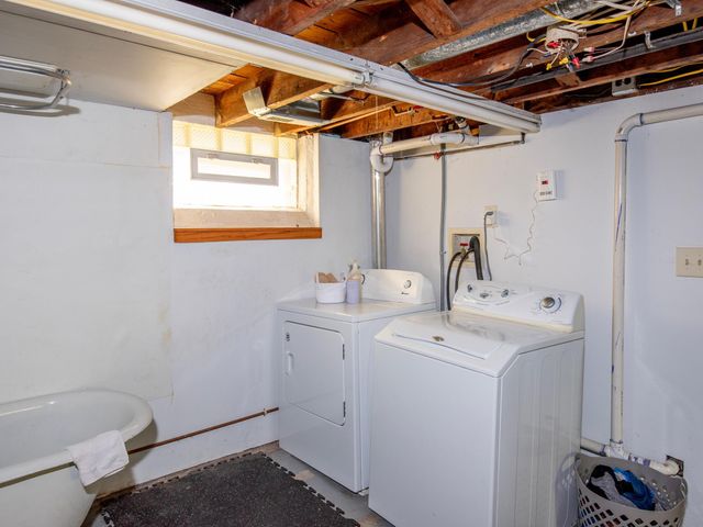 421 Snelling Avenue S, Saint Paul, MN 55105
