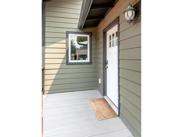 421 Snelling Avenue S, Saint Paul, MN 55105