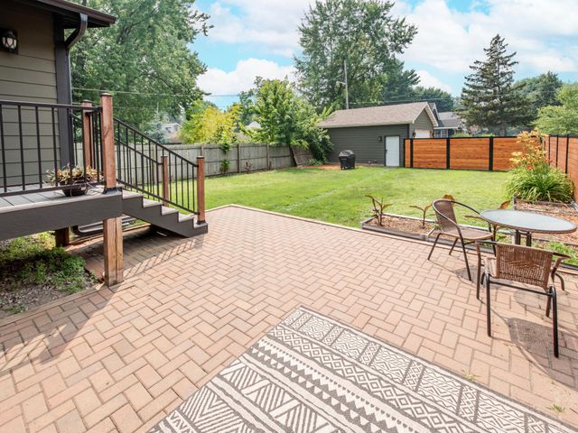 421 Snelling Avenue S, Saint Paul, MN 55105