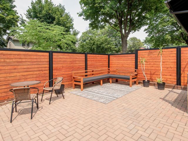421 Snelling Avenue S, Saint Paul, MN 55105