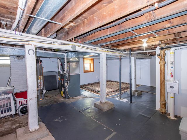 421 Snelling Avenue S, Saint Paul, MN 55105