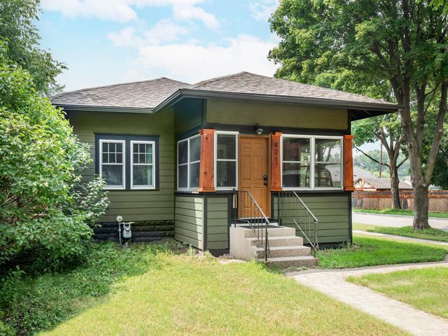 421 Snelling Avenue S, Saint Paul, MN 55105