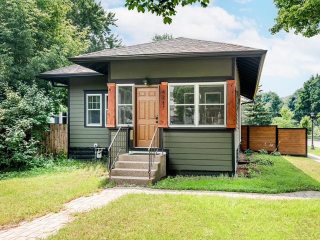 421 Snelling Avenue S, Saint Paul, MN 55105