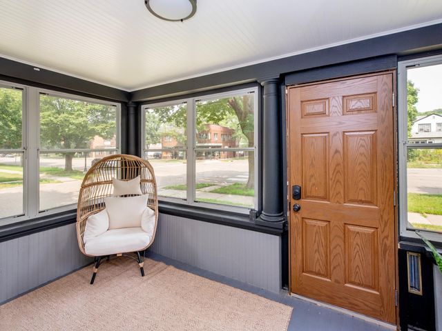 421 Snelling Avenue S, Saint Paul, MN 55105