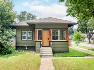 421 Snelling Avenue S, Saint Paul, MN 55105