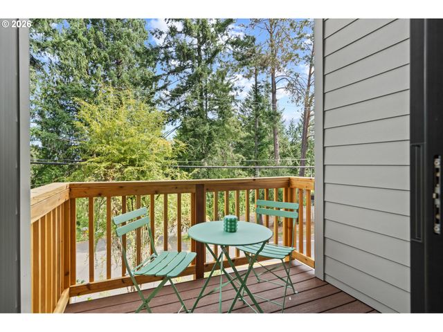 3797 Sw Iowa St, Portland, OR 97221