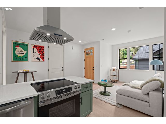 3797 Sw Iowa St, Portland, OR 97221